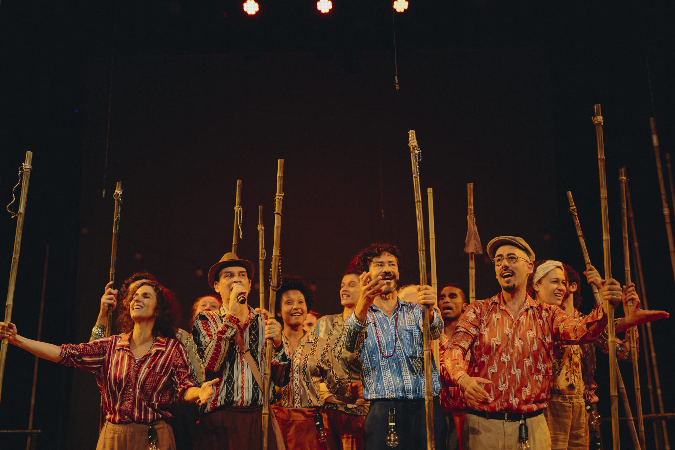 Restinga de Canudos chega ao Sesc Copacabana com teatro, música ao vivo e elementos da cultura popular brasileira