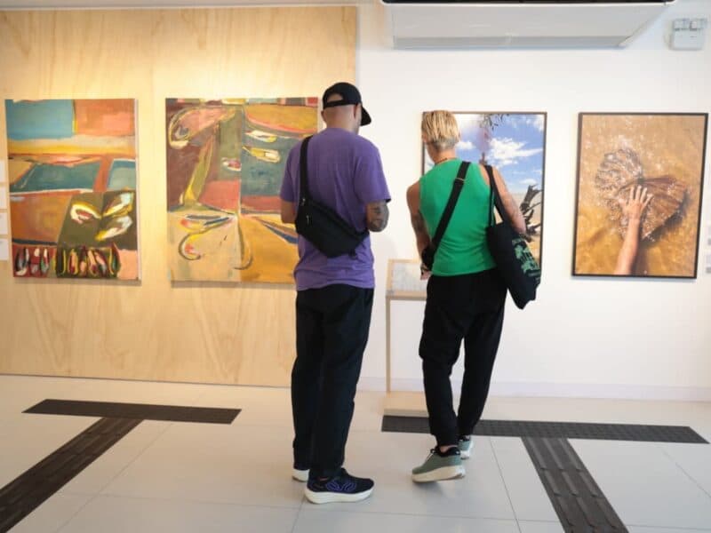 Com exposição inspirada em best-seller de Stefano Mancuso, Sesc RJ abre galeria de artes nos arredores da Candelária