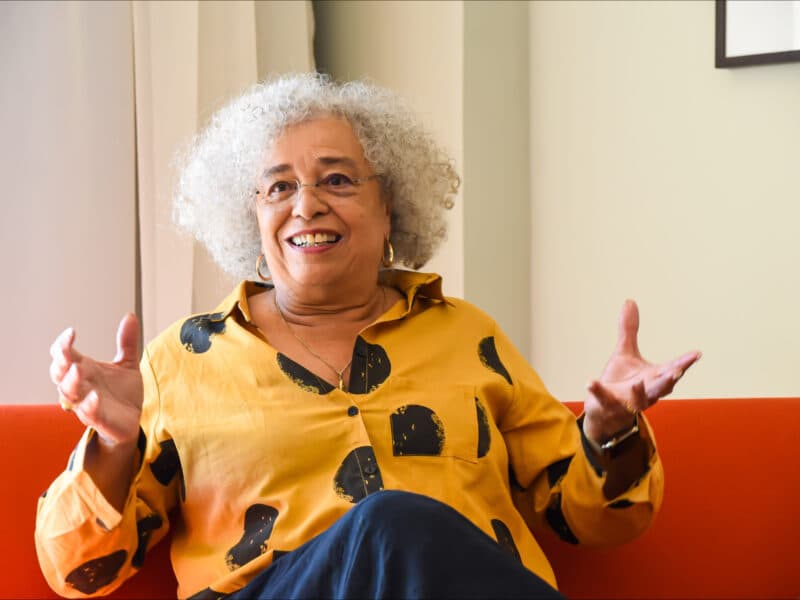 Flip: Sesc RJ transmitirá mesa com Angela Davis ao vivo no YouTube