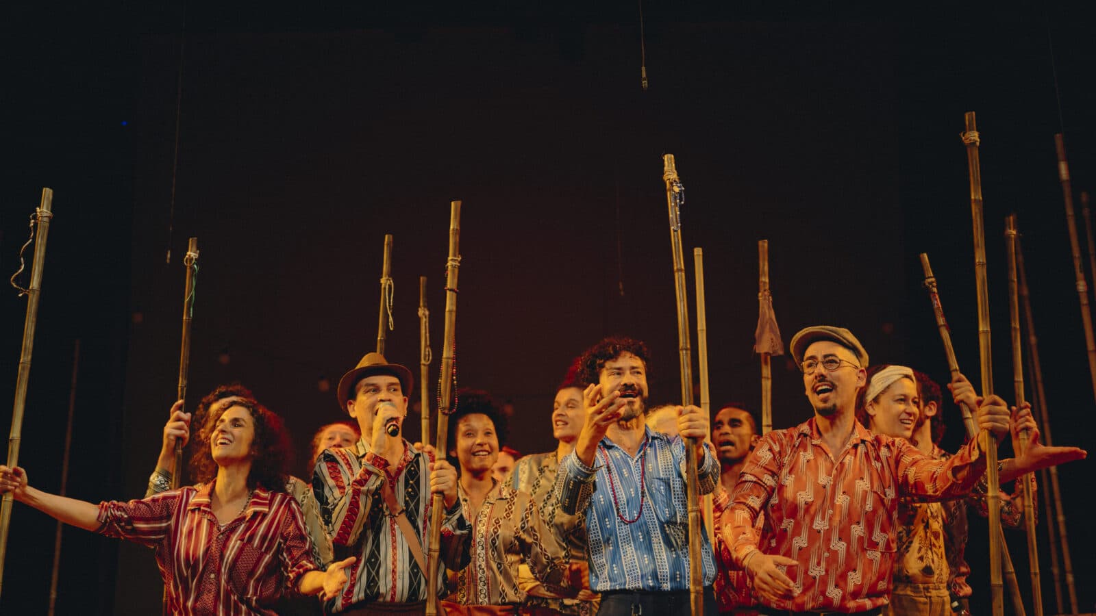 Restinga de Canudos chega ao Sesc Copacabana com teatro, música ao vivo e elementos da cultura popular brasileira