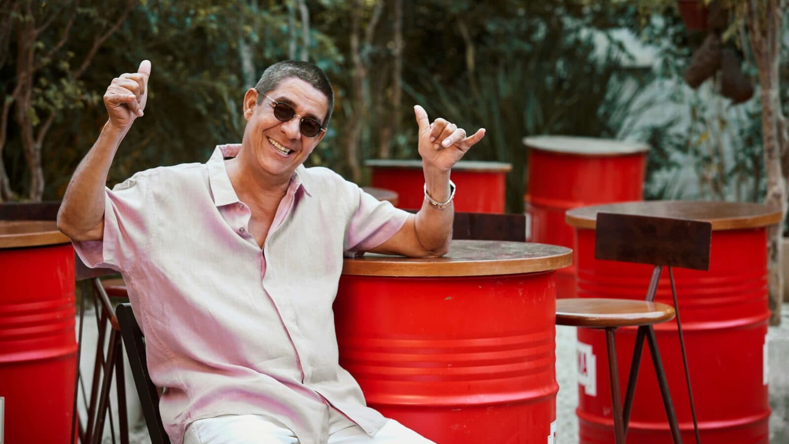 Zeca Pagodinho celebra os 80 anos do Sesc com show gratuito na Baixada